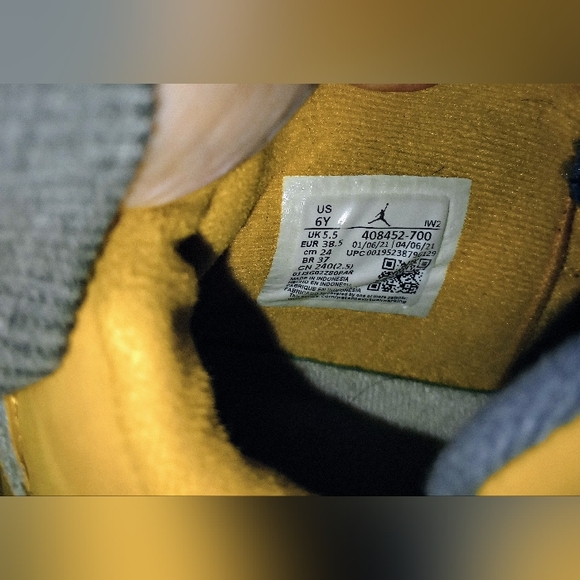 SALE !!! Air Jordan 4 Retro Mid Lightening Size 6 Y or Women's 7.5 - Picture 11 of 11